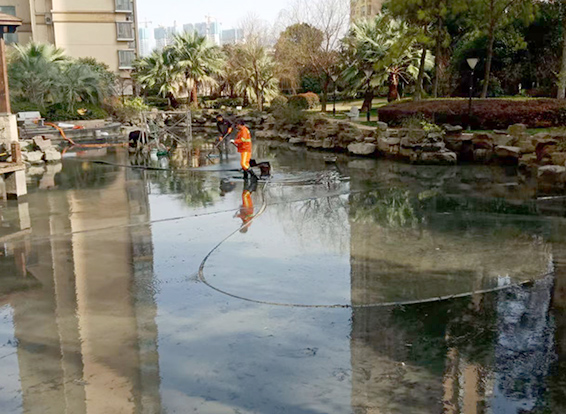 库伦景观池淤泥清理